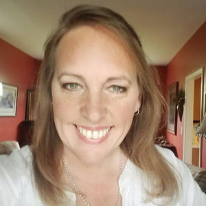 Meet your Posher, Leona